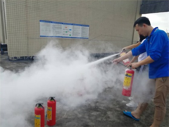 灭火器使用操练
